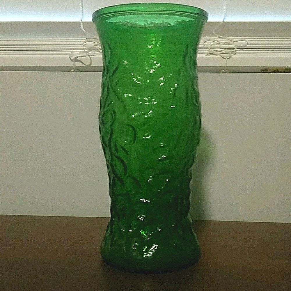 Emerald Green Crinkled Hoosier Vase